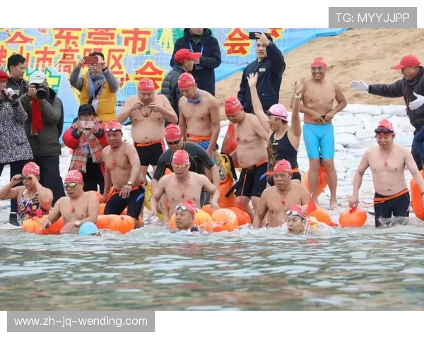 鹰潭冬泳热:冰水砺身心健康新时尚 鹰潭冬泳热:冰水砺身心健康新时尚